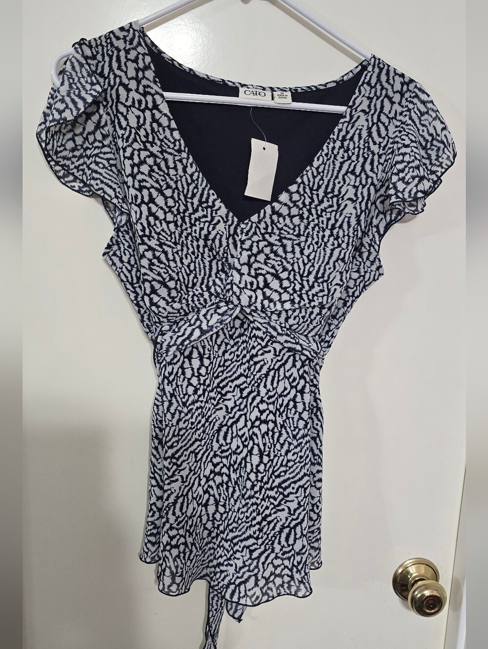 #6145 Cato Women's Black & White Printed Flutter Sleeve Top - Picture 3 of 6